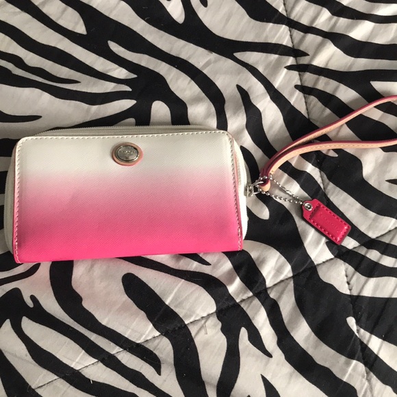 Coach Handbags - Coach wristlet
